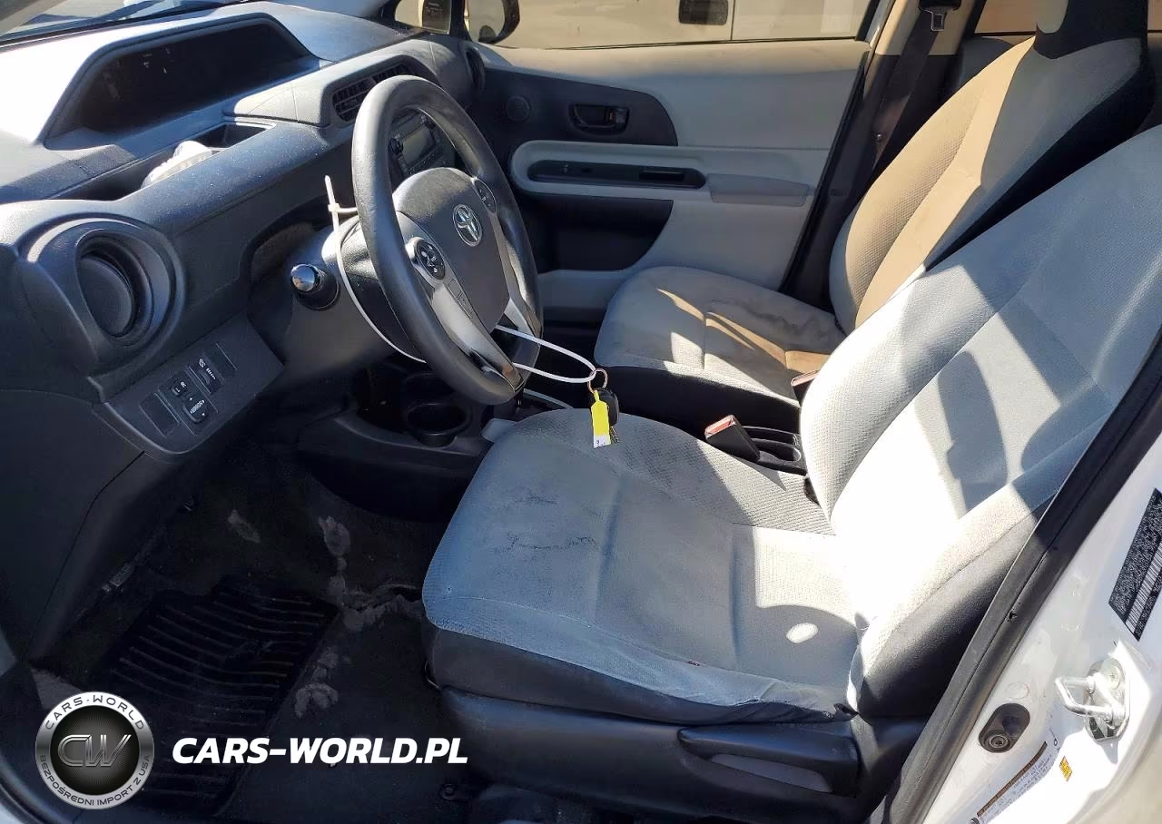 2013 Toyota Prius C One VIN:JTDKDTB31D1541712 - 7