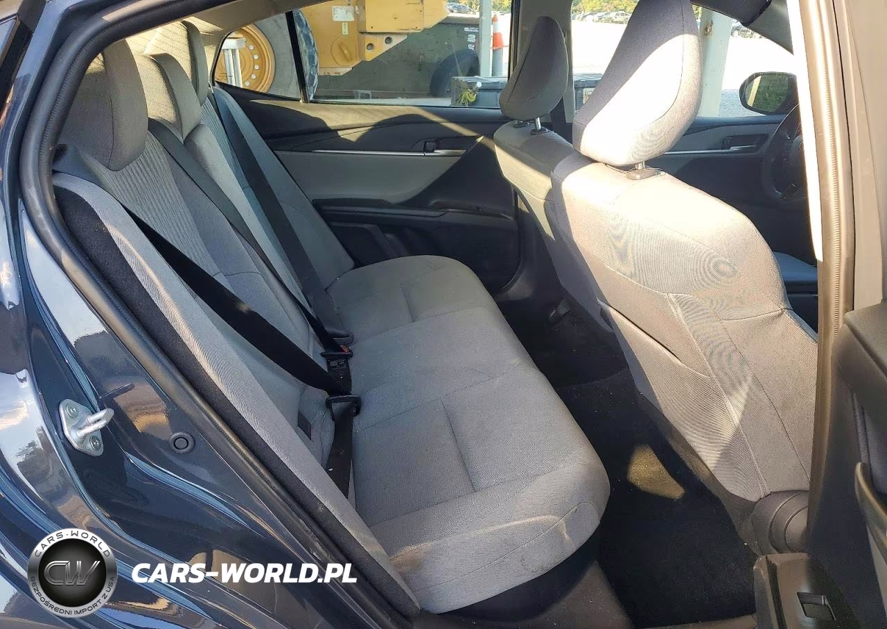 2026 Toyota Camry Le VIN:4T1DAACK9TU238486 - 10