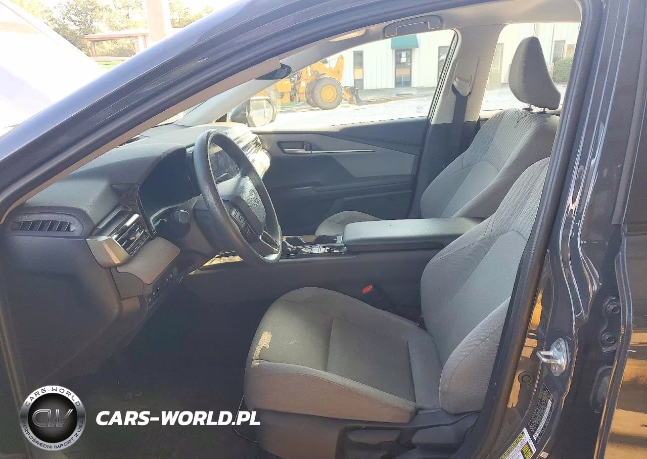 2026 Toyota Camry Le VIN:4T1DAACK9TU238486 - 7