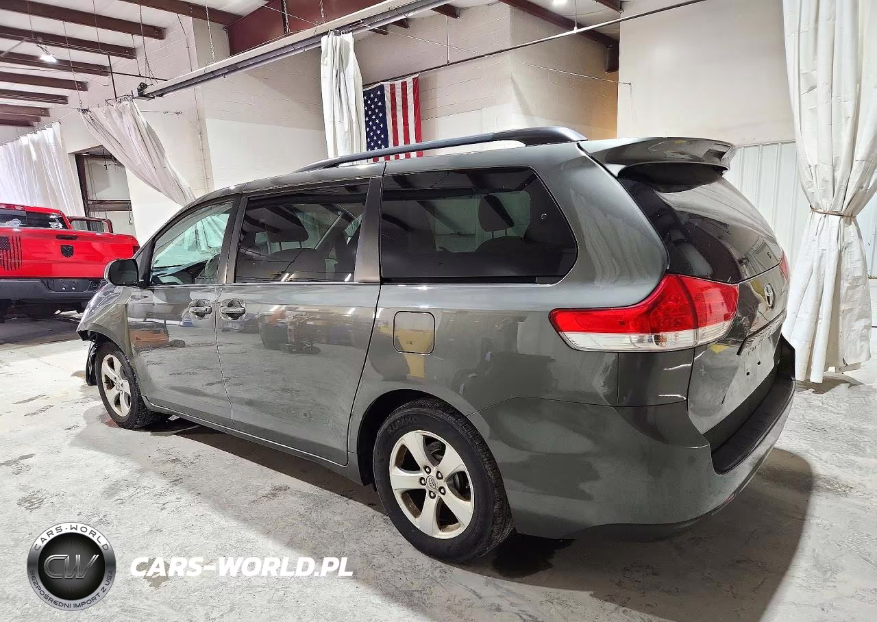 2012 Toyota Sienna Le VIN:5TDKK3DC1CS263656 - 2