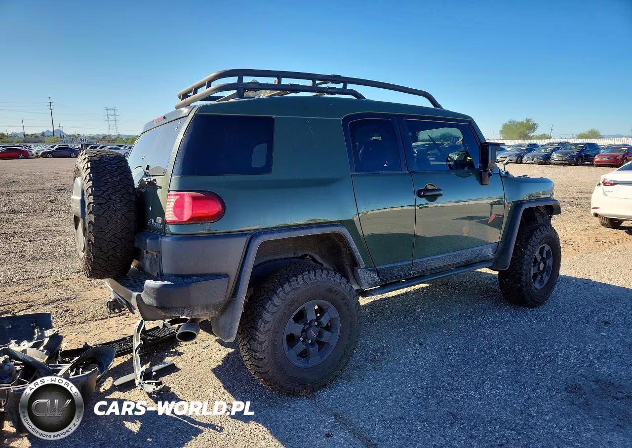 2011 Toyota Fj Cruiser Base VIN:JTEBU4BF3BK115331 - 3