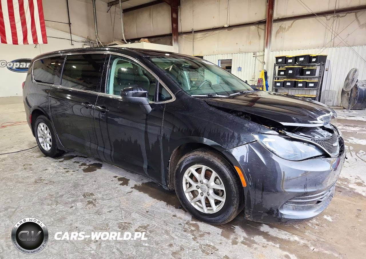 2017 Chrysler Pacifica Touring VIN:2C4RC1DG8HR758925 - 4