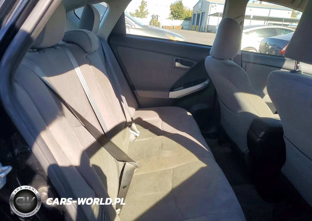 2015 Toyota Prius Two VIN:JTDKN3DU8F1978080 - 10