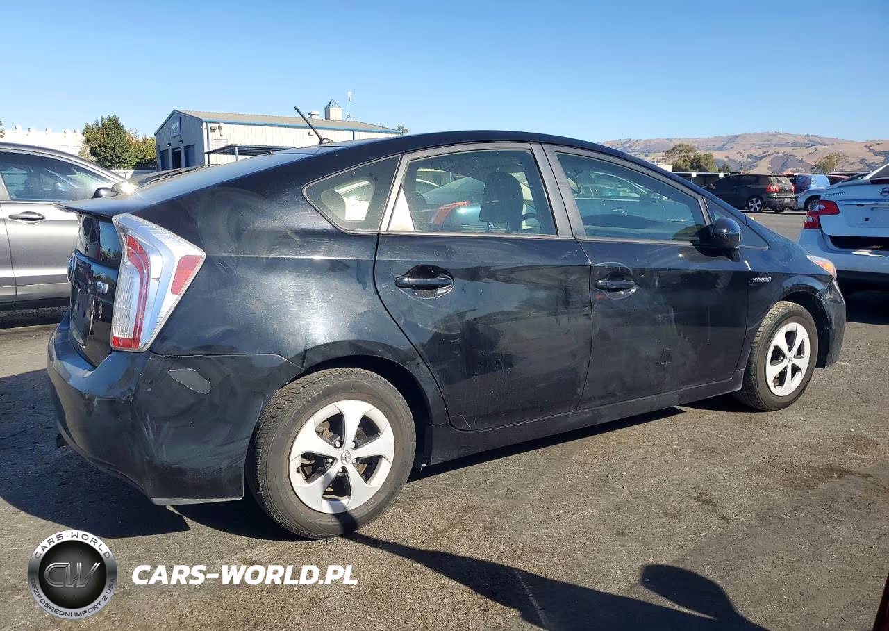 2015 Toyota Prius Two VIN:JTDKN3DU8F1978080 - 3