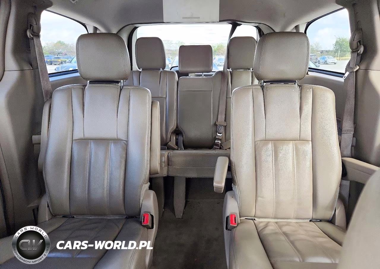 2014 Chrysler Town & Country Touring VIN:2C4RC1BGXER111697 - 10
