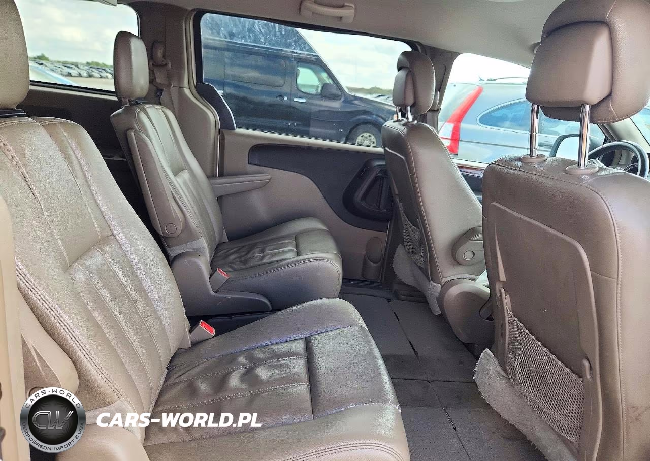 2014 Chrysler Town & Country Touring VIN:2C4RC1BGXER111697 - 11