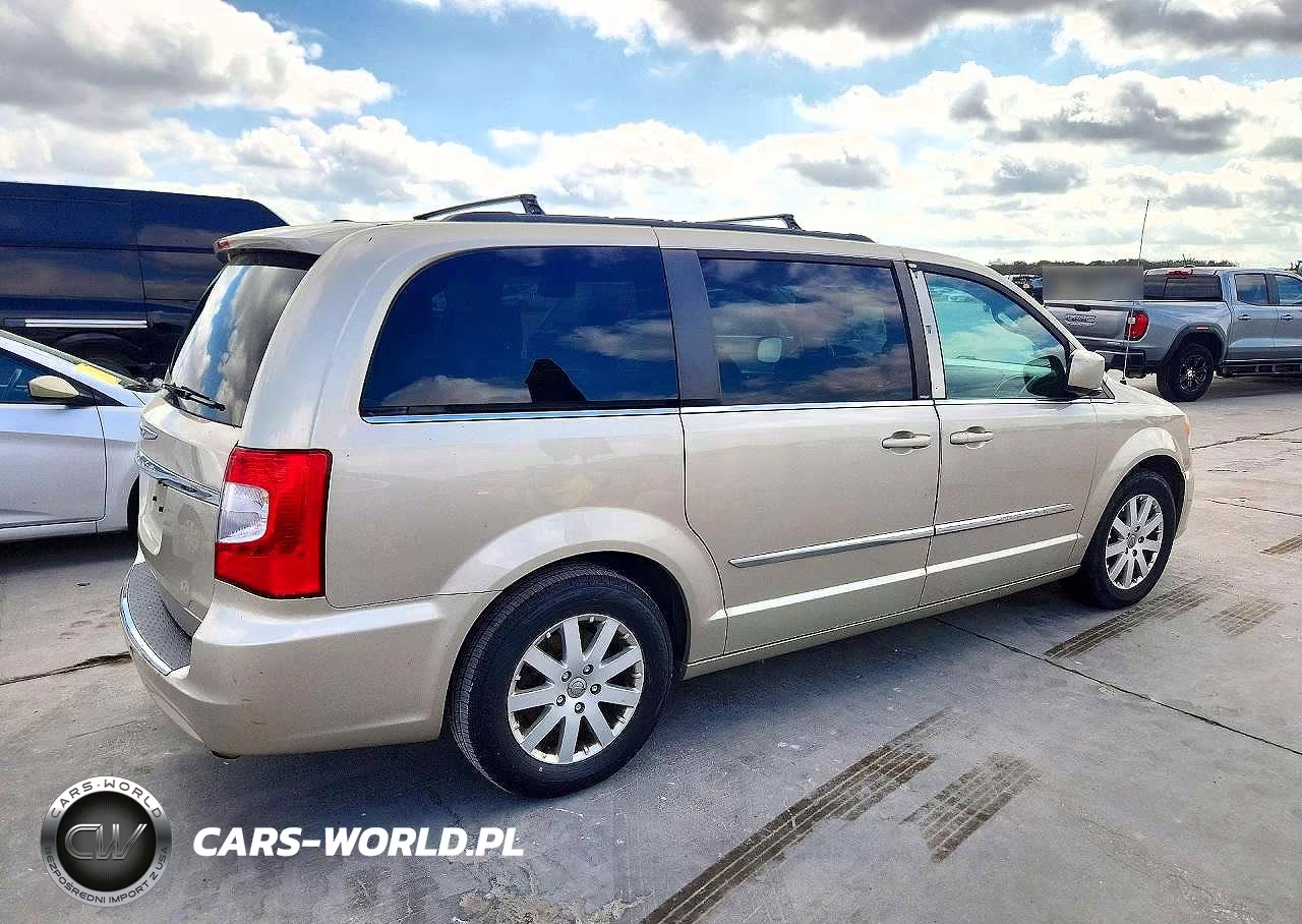 2014 Chrysler Town & Country Touring VIN:2C4RC1BGXER111697 - 3