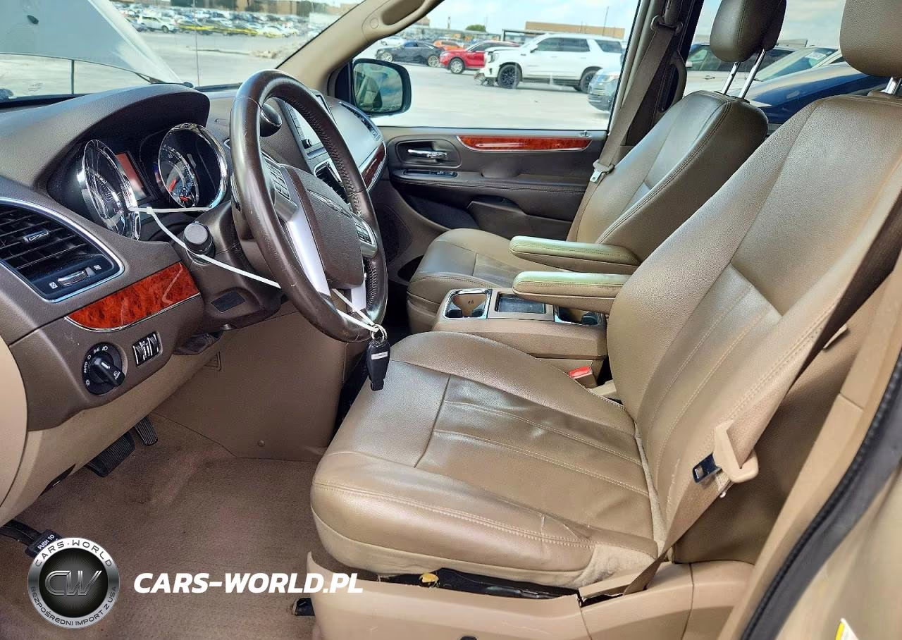 2014 Chrysler Town & Country Touring VIN:2C4RC1BGXER111697 - 7