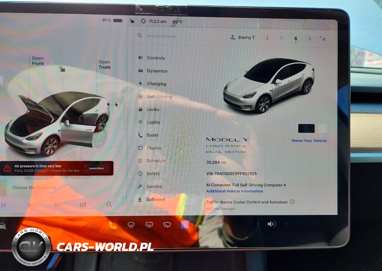 2023 Tesla Model Y VIN:7SAYGDEE9PF922825 - 9