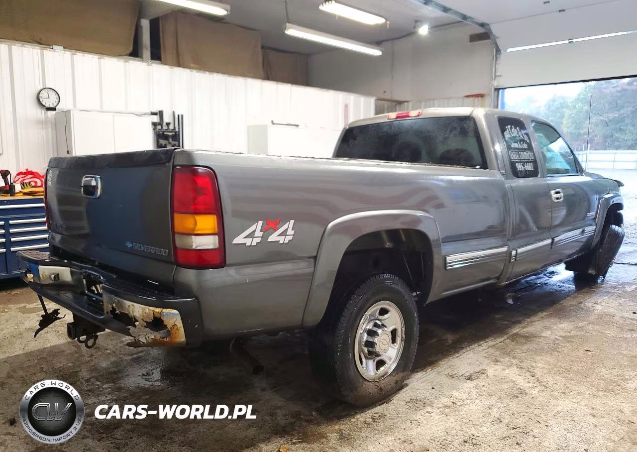 2000 Chevrolet Silverado K2500 VIN:1GCGK29U0YE304079 - 3