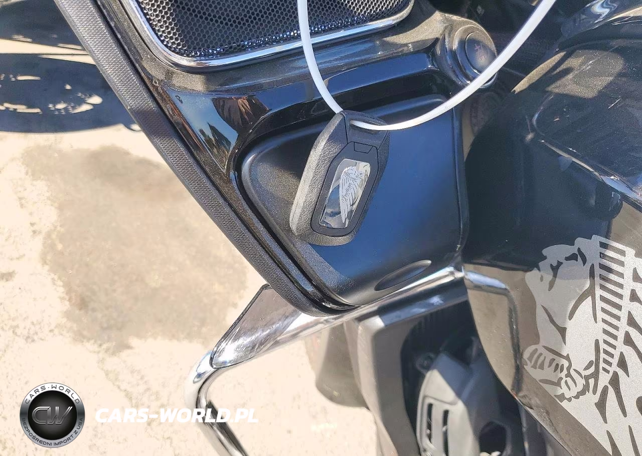 2021 Indian Motorcycle Co. Challenger Limited VIN:56KLCARR0M3395050 - 8