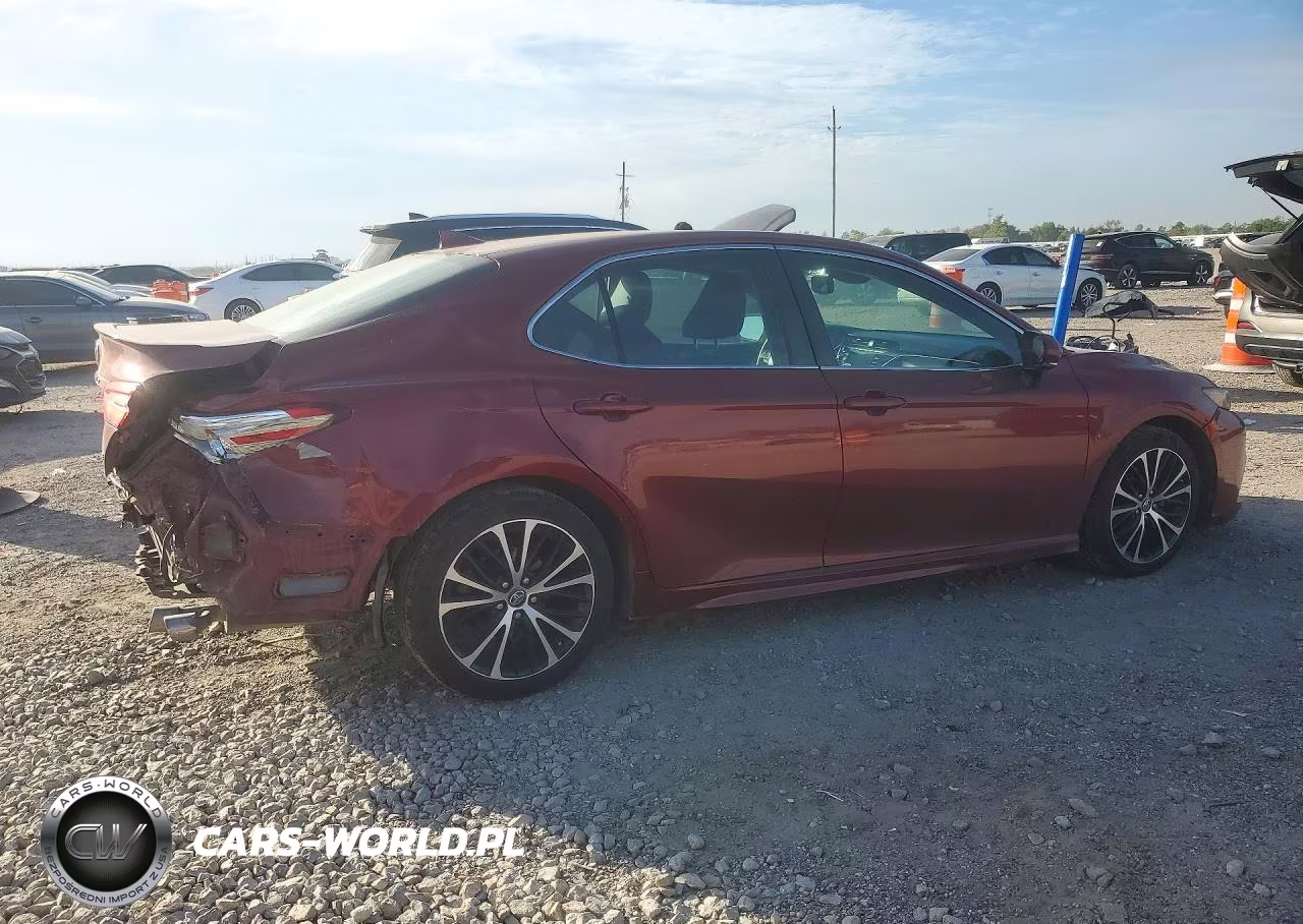 2018 Toyota Camry Se VIN:4T1B11HK4JU560983 - 3