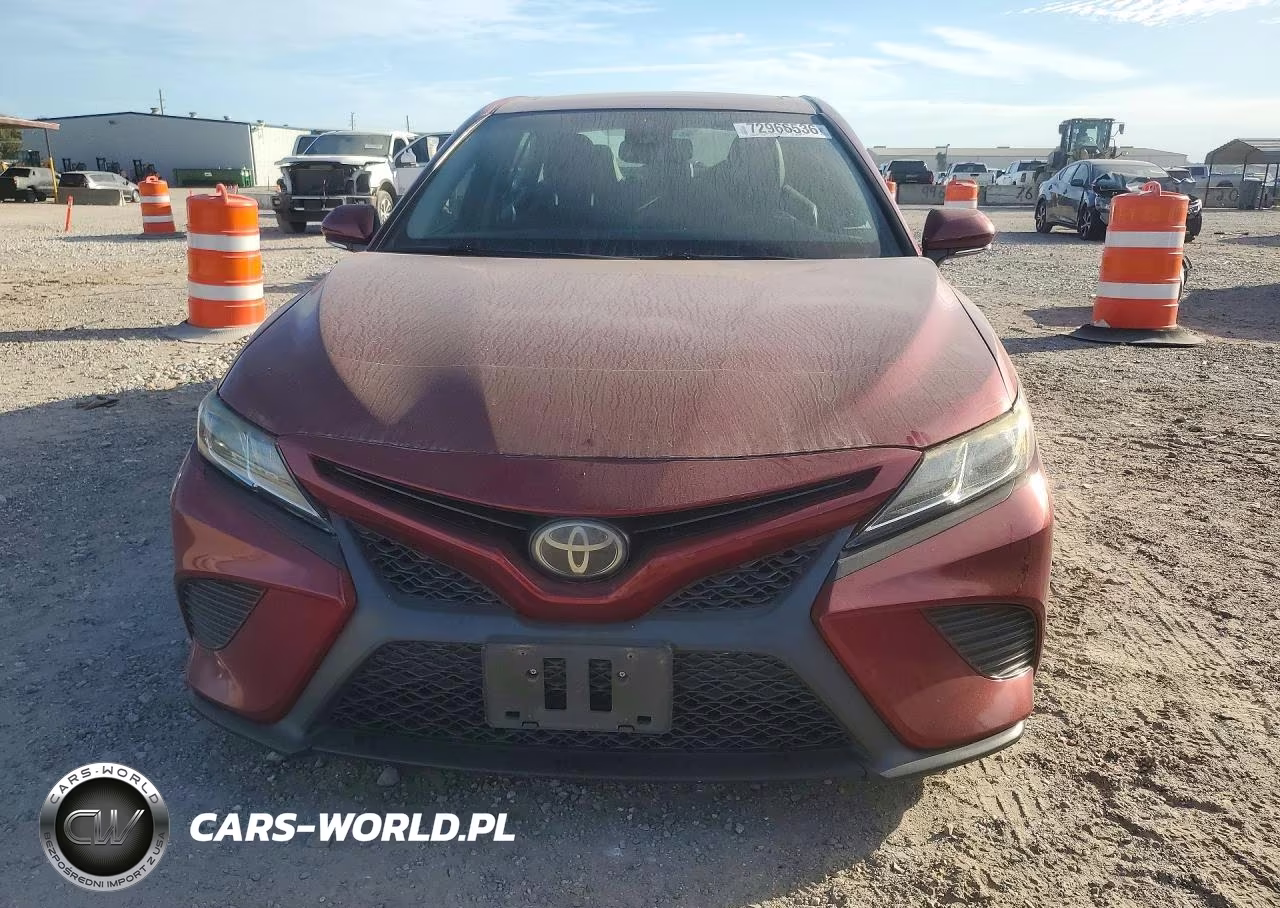 2018 Toyota Camry Se VIN:4T1B11HK4JU560983 - 5