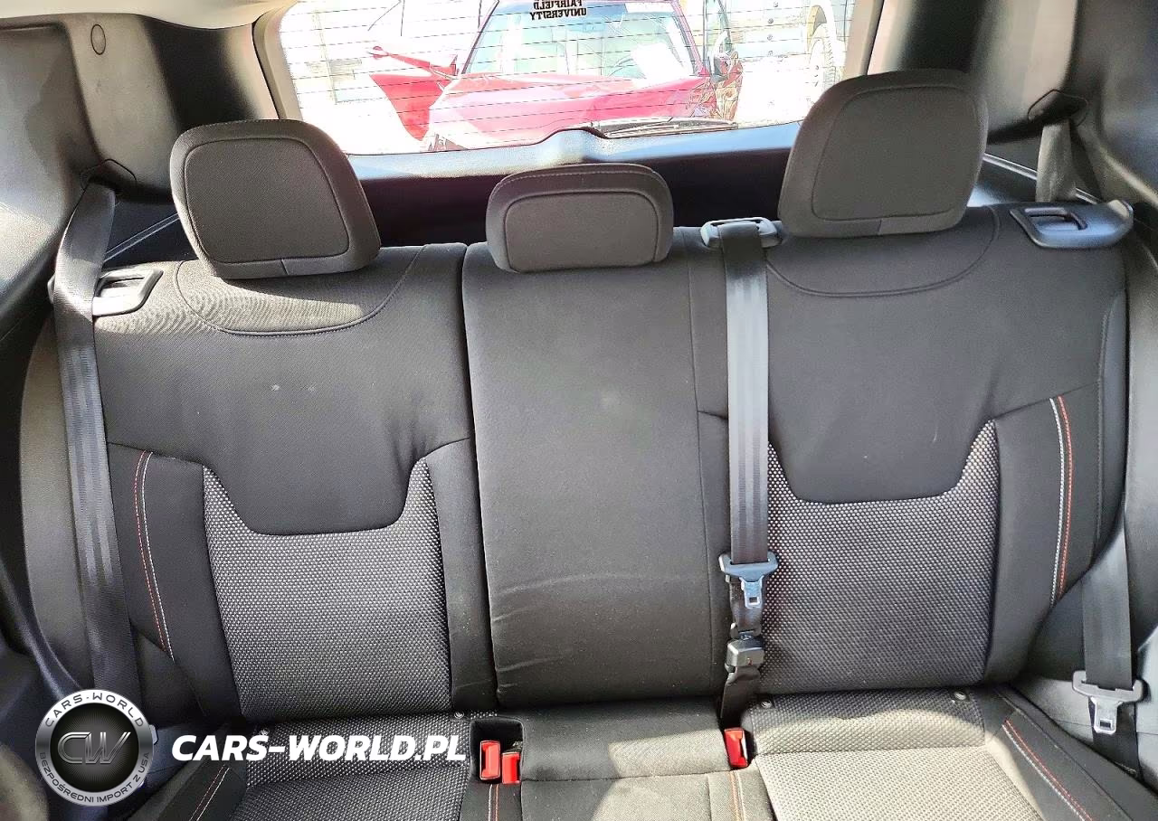 2016 Jeep Renegade Latitude VIN:ZACCJBBTXGPD14675 - 10
