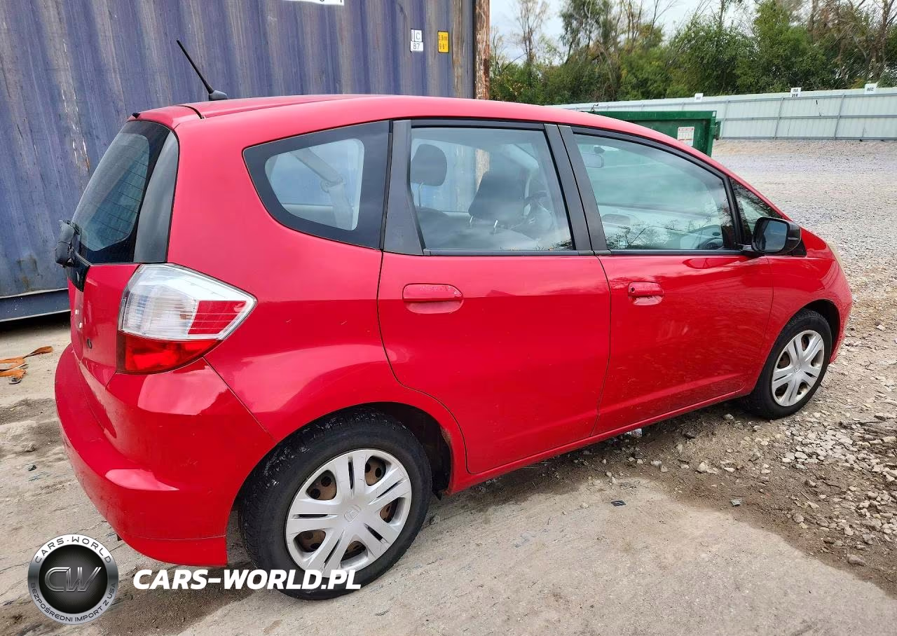 2010 Honda Fit VIN:JHMGE8H20AC014323 - 3