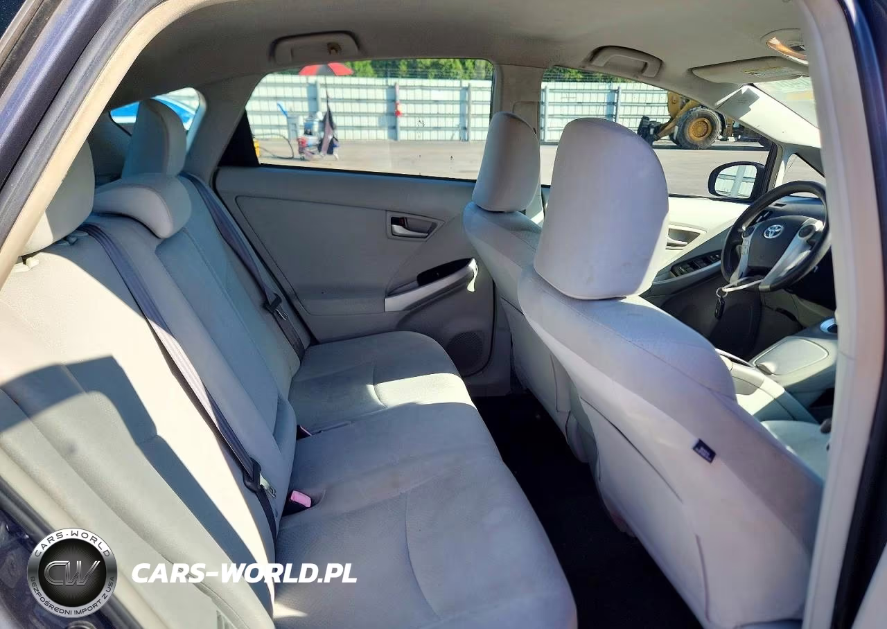 2013 Toyota Prius Two VIN:JTDKN3DUXD1654237 - 10