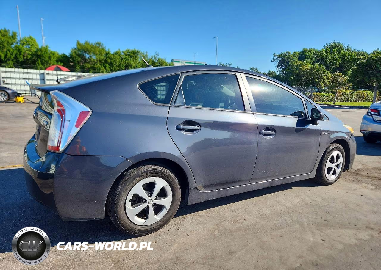 2013 Toyota Prius Two VIN:JTDKN3DUXD1654237 - 3