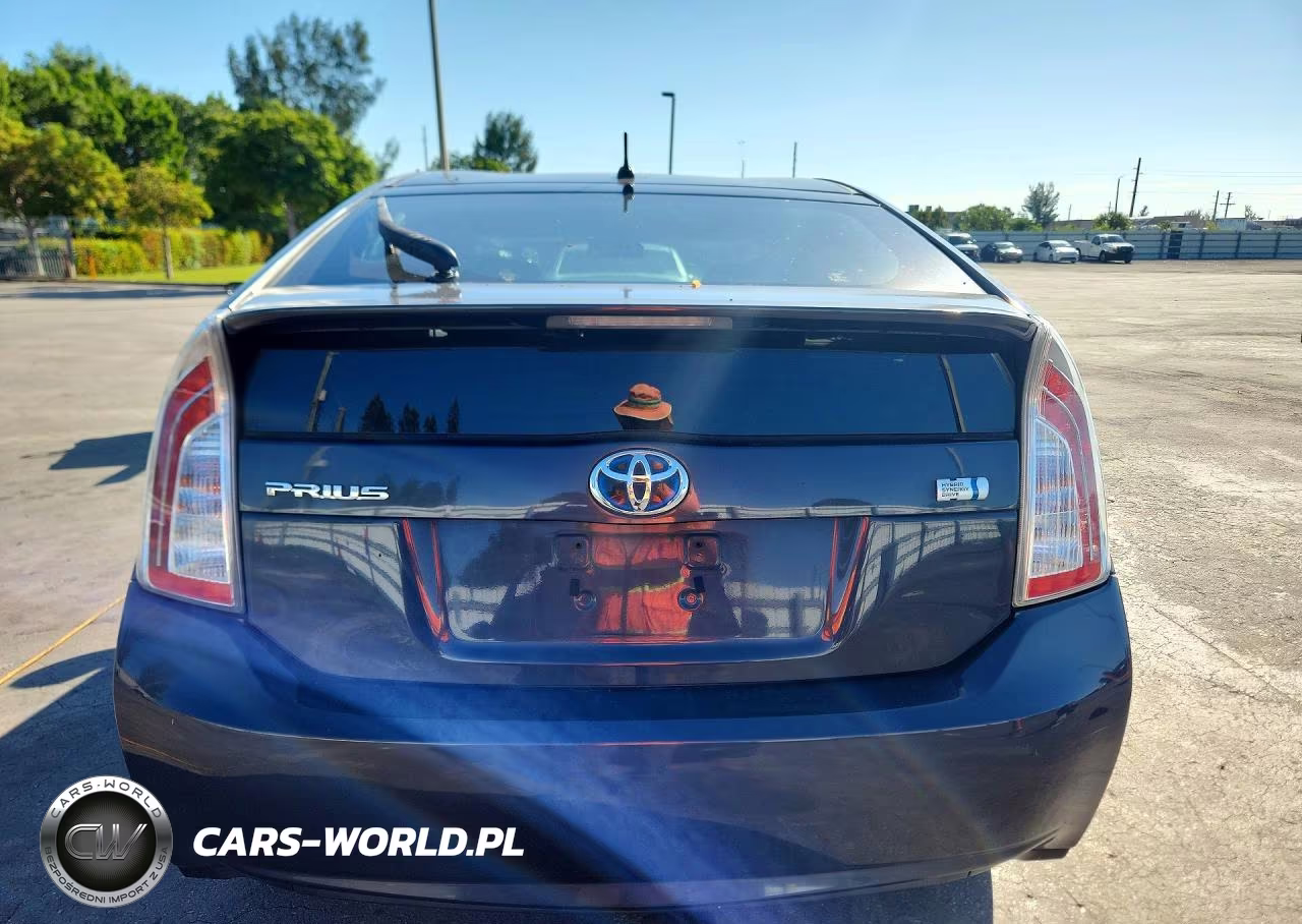 2013 Toyota Prius Two VIN:JTDKN3DUXD1654237 - 6