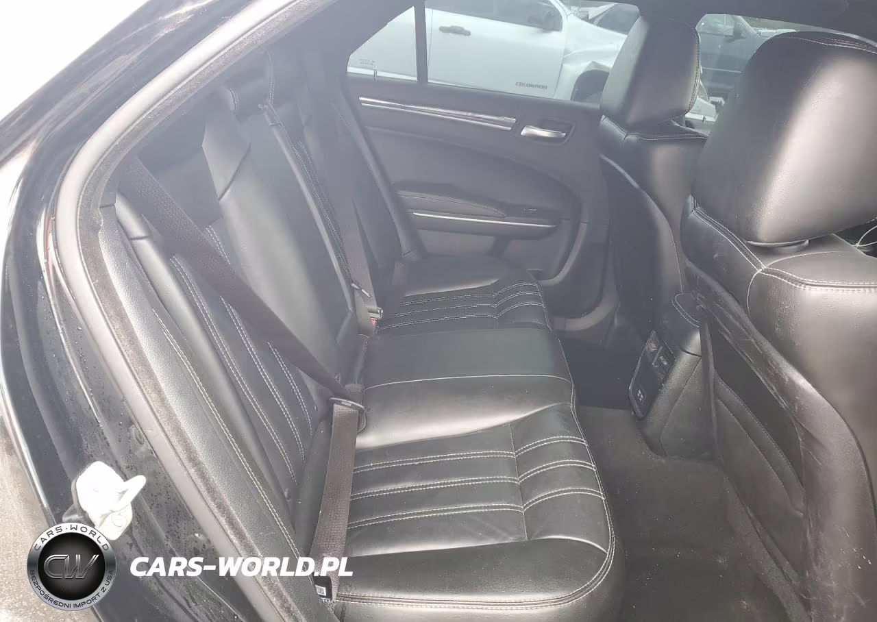 2020 Chrysler 300 S VIN:2C3CCABG3LH120321 - 10