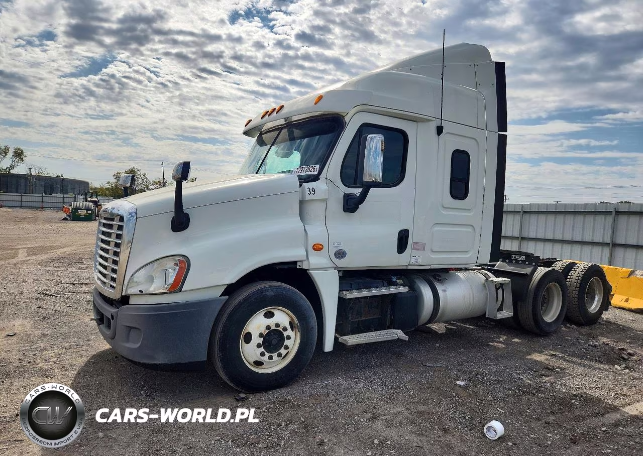 2013 Freightliner Cascadia Semi Truck VIN:1FUJGLDR3DLFF2050 - 1