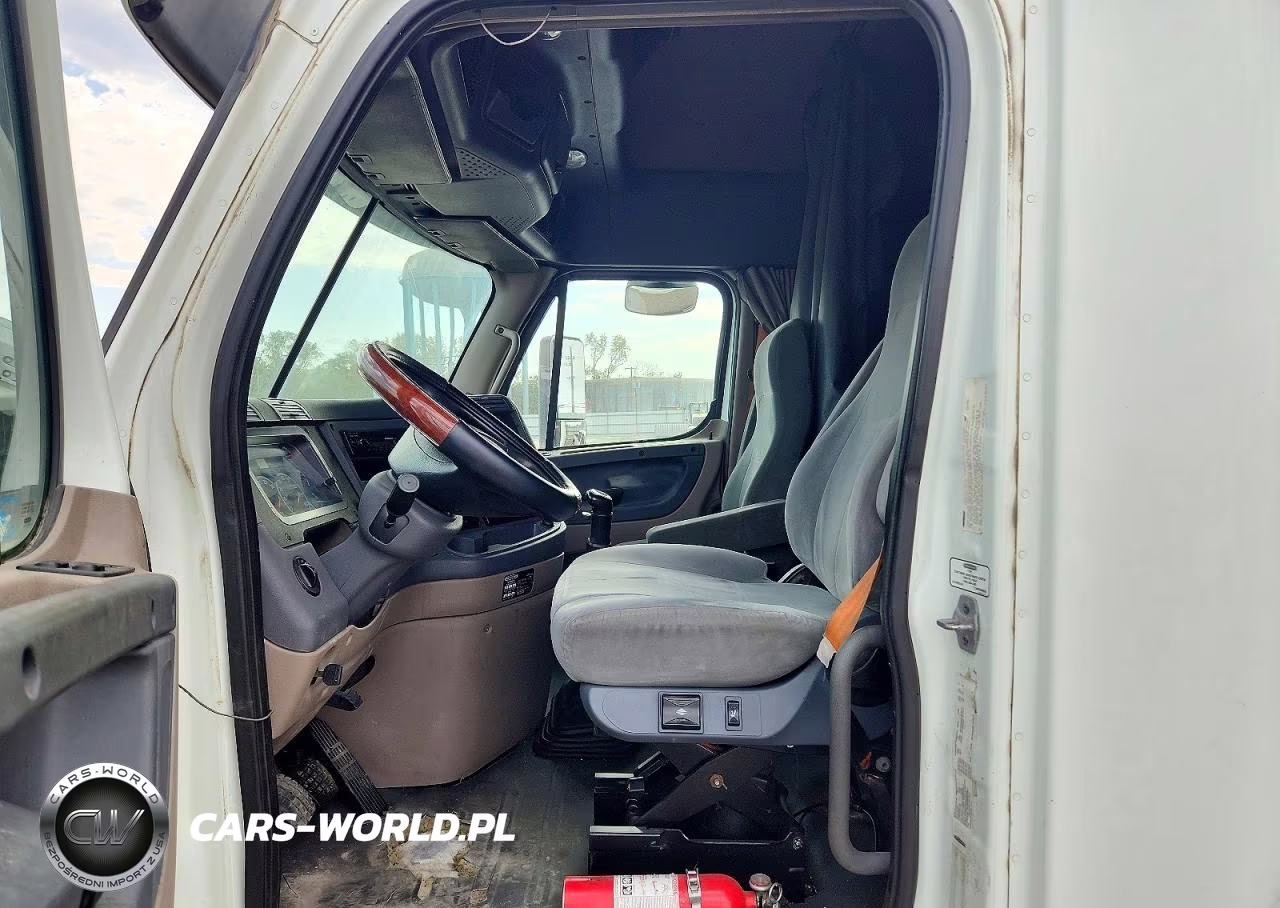 2013 Freightliner Cascadia Semi Truck VIN:1FUJGLDR3DLFF2050 - 7