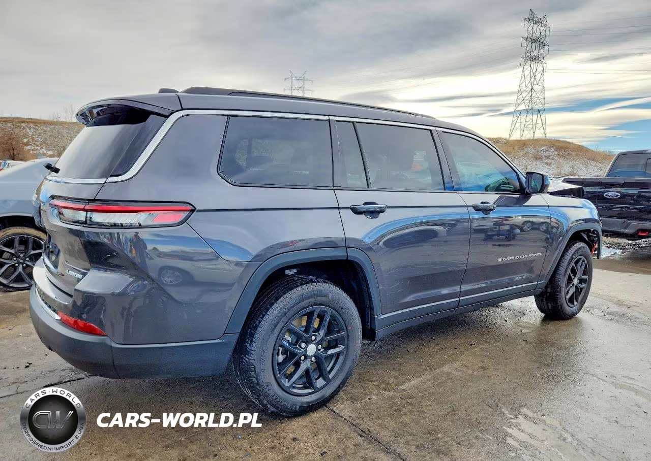 2025 Jeep Grand Cherokee L Laredo VIN:1C4RJKAG4S8662096 - 3