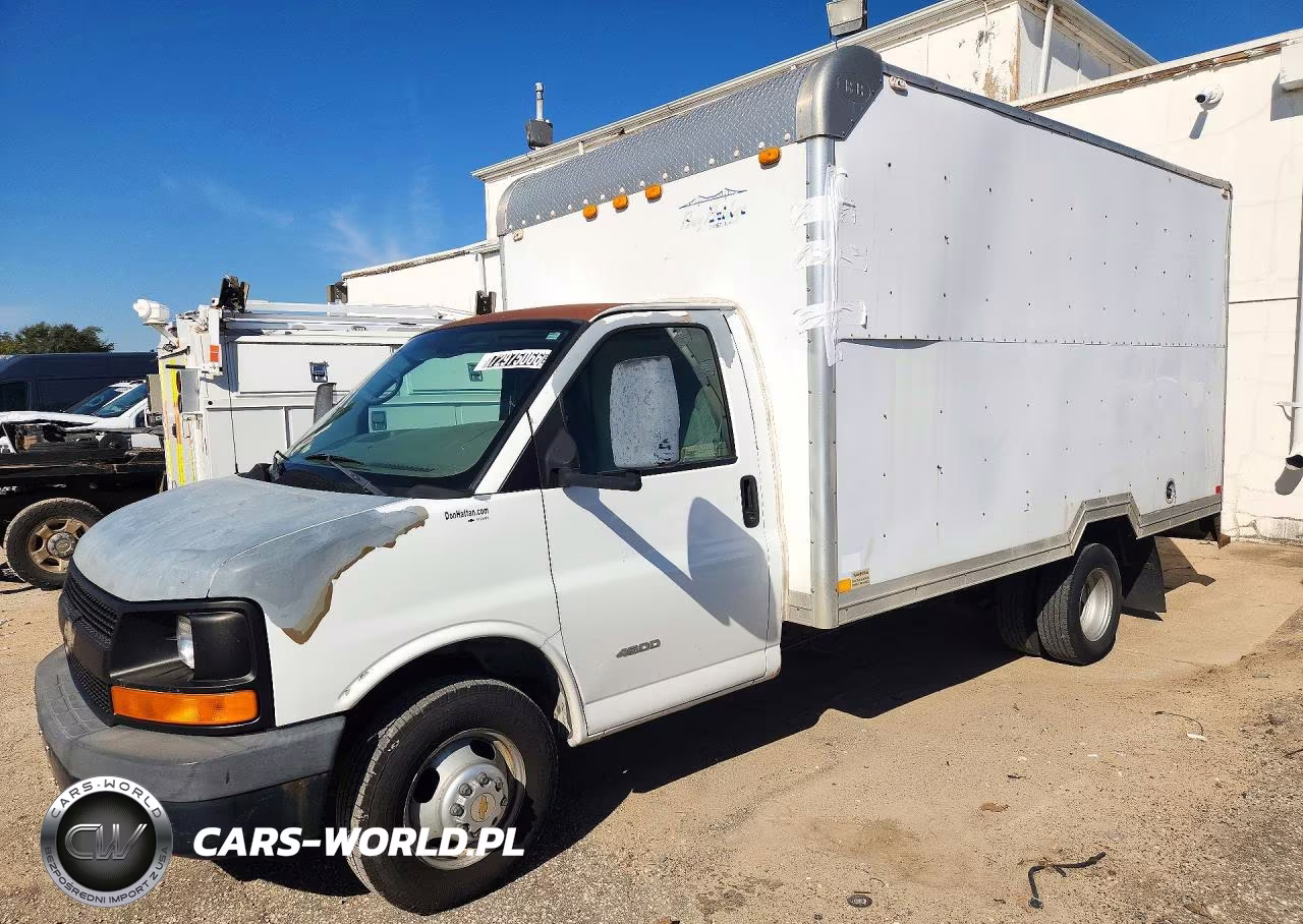 2009 Chevrolet Express Cutaway G4500 VIN:1GBKG31K591155239 - 1