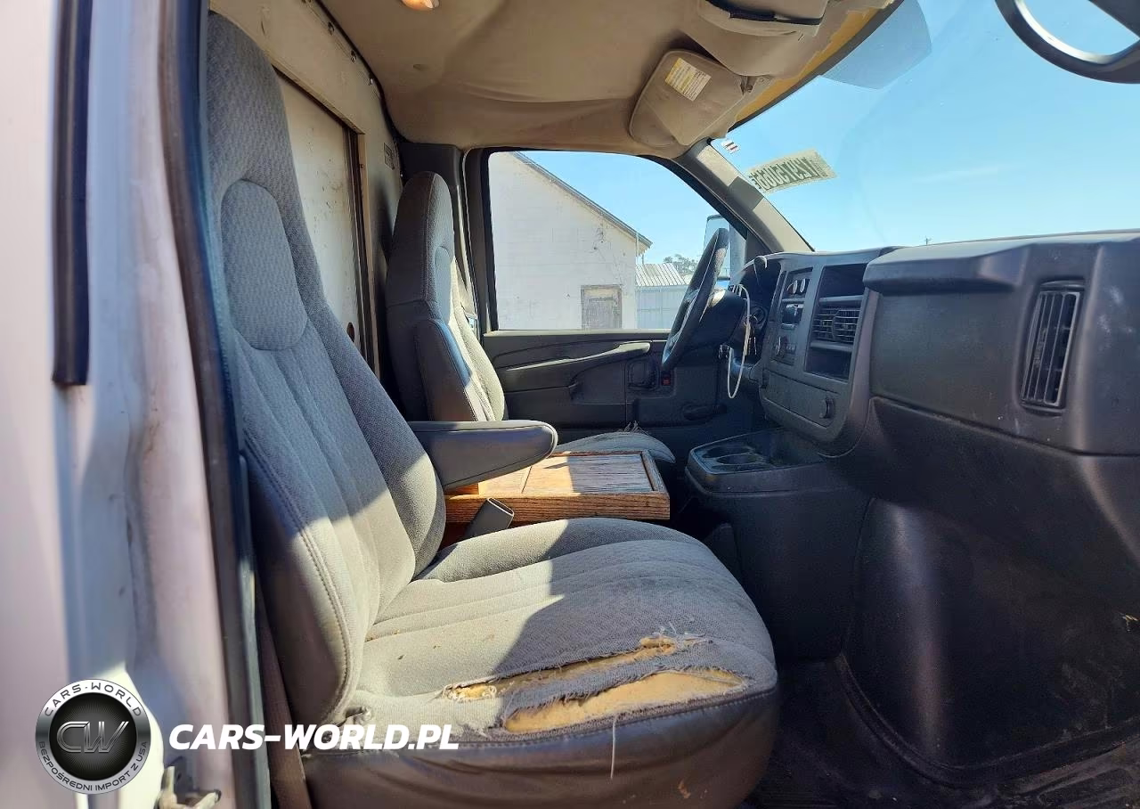 2009 Chevrolet Express Cutaway G4500 VIN:1GBKG31K591155239 - 11