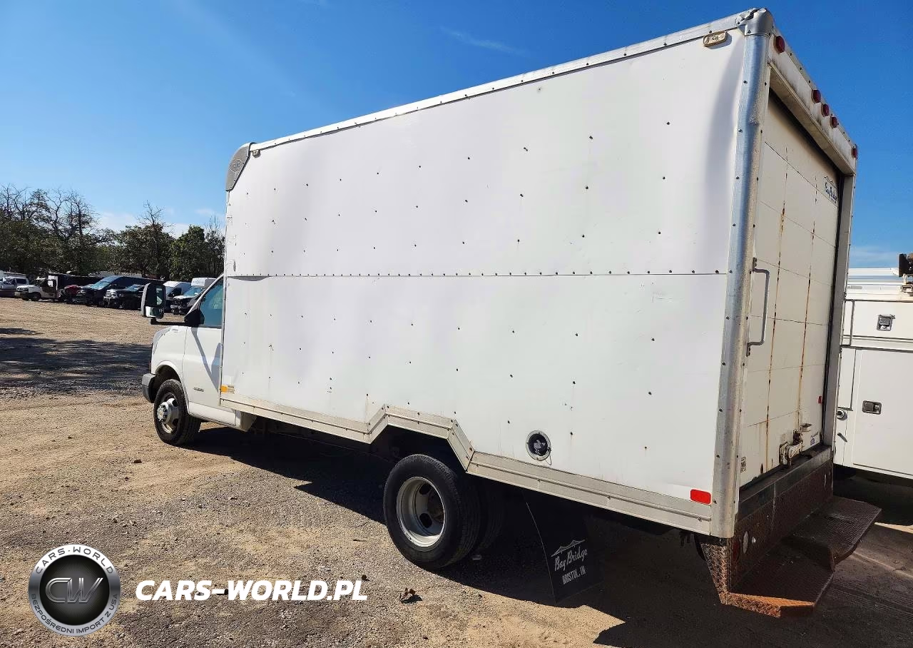 2009 Chevrolet Express Cutaway G4500 VIN:1GBKG31K591155239 - 2