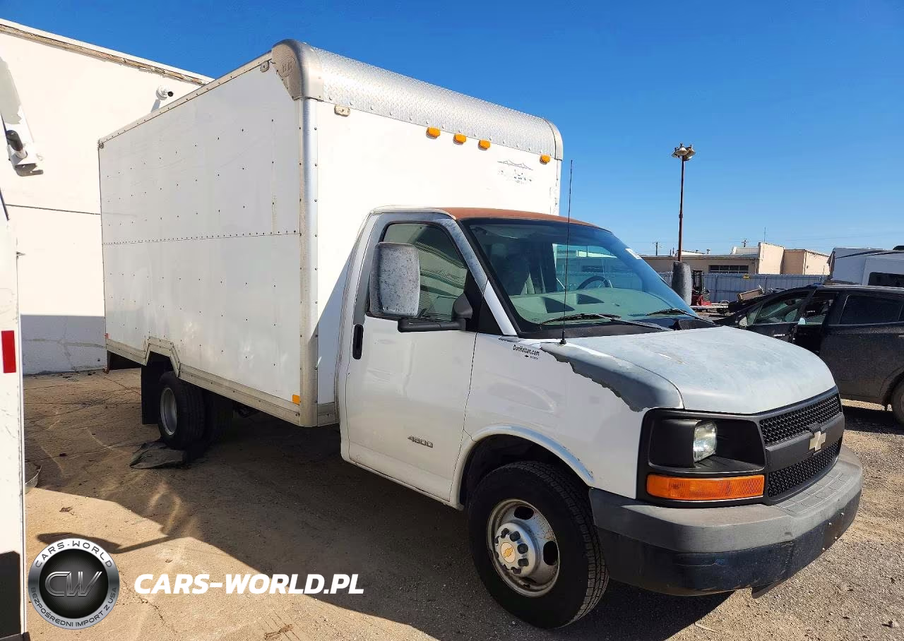 2009 Chevrolet Express Cutaway G4500 VIN:1GBKG31K591155239 - 4