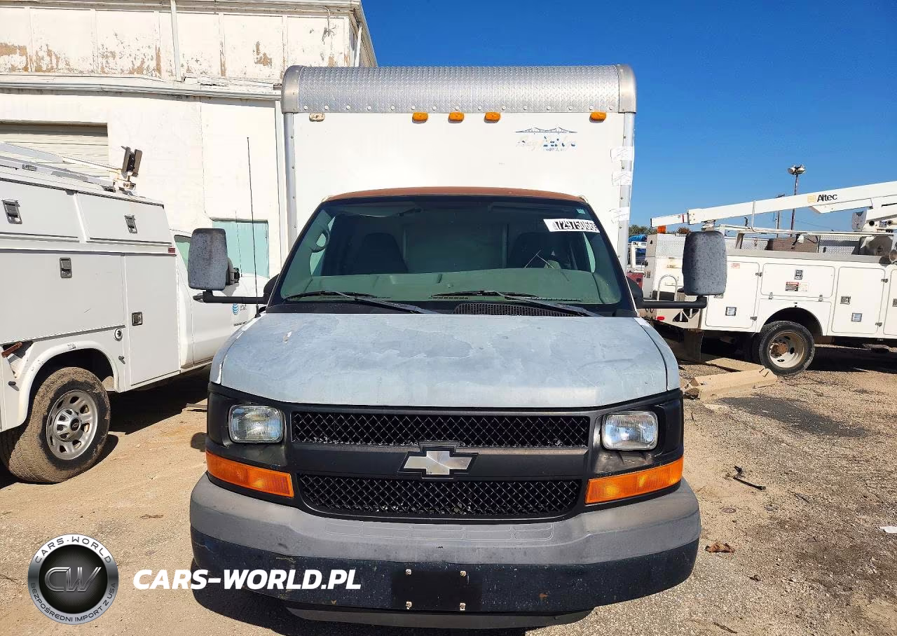 2009 Chevrolet Express Cutaway G4500 VIN:1GBKG31K591155239 - 5