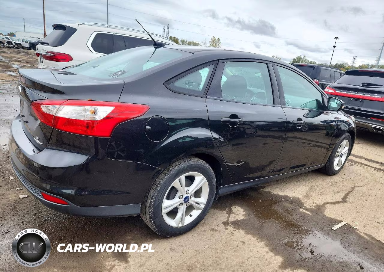 2014 Ford Focus Se VIN:1FADP3F25EL418914 - 3