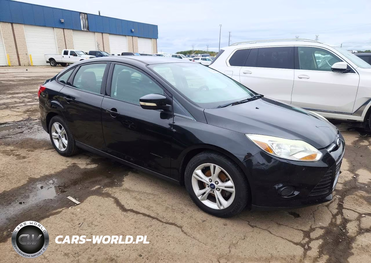 2014 Ford Focus Se VIN:1FADP3F25EL418914 - 4