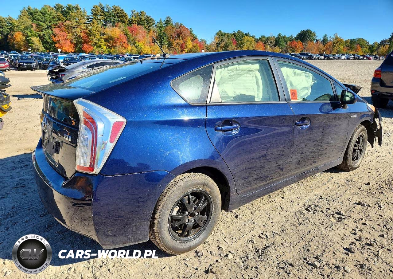2013 Toyota Prius Two VIN:JTDKN3DU6D1683721 - 3