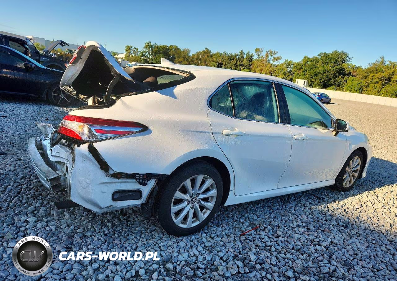 2019 Toyota Camry Le VIN:4T1B11HK3KU203666 - 3