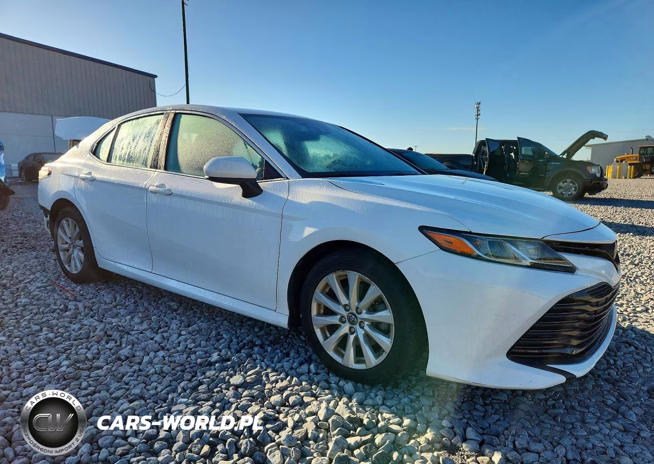2019 Toyota Camry Le VIN:4T1B11HK3KU203666 - 4