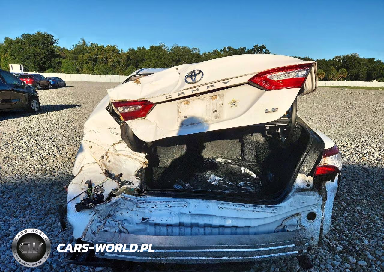2019 Toyota Camry Le VIN:4T1B11HK3KU203666 - 6