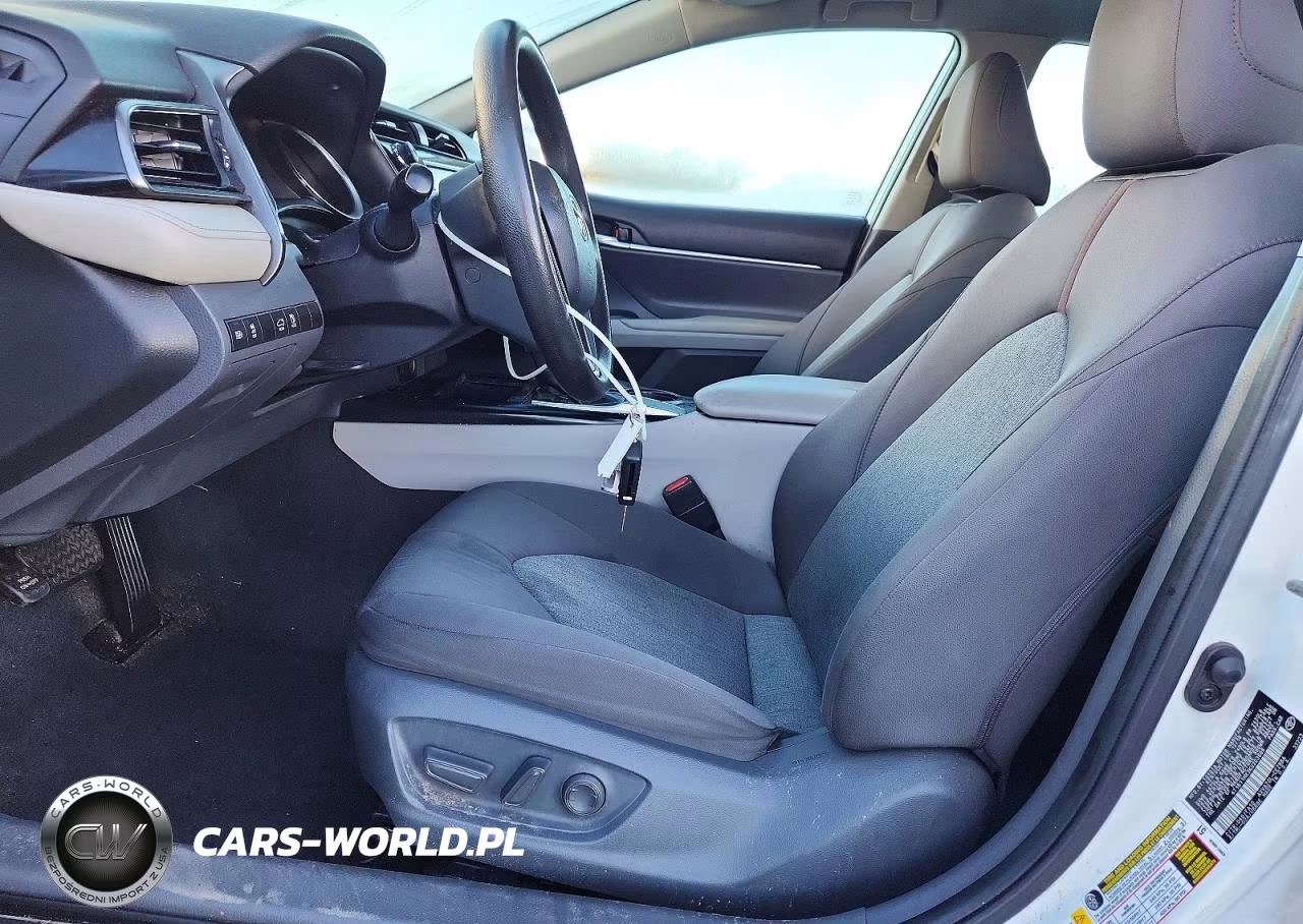 2019 Toyota Camry Le VIN:4T1B11HK3KU203666 - 7