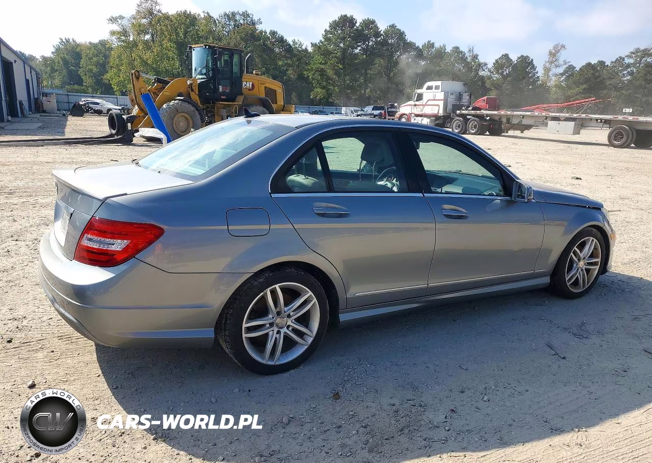 2013 Mercedes-Benz C 250 VIN:WDDGF4HB7DA823914 - 3