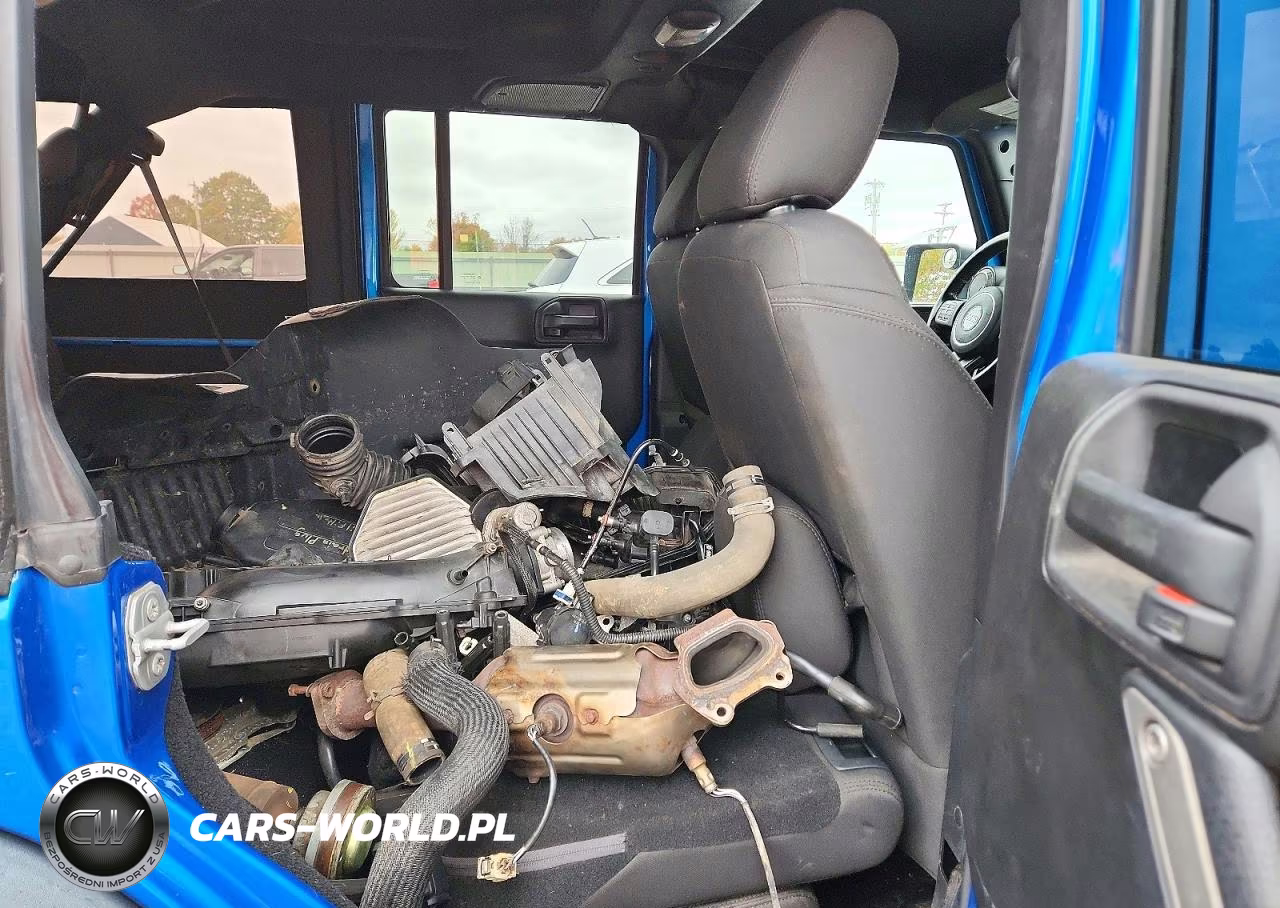 2015 Jeep Wrangler Unlimited Sport VIN:1C4BJWDG3FL729830 - 10