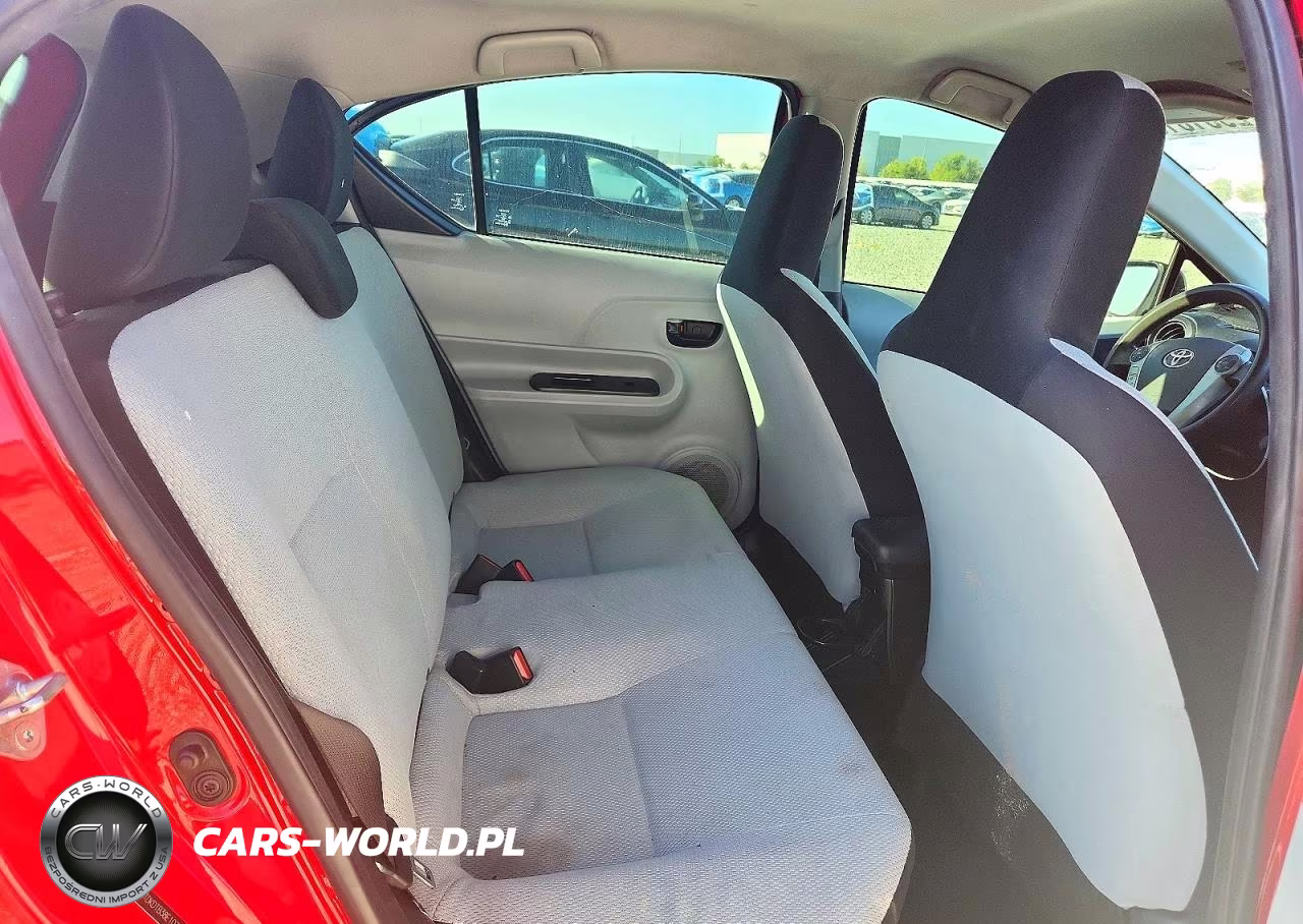 2014 Toyota Prius C One VIN:JTDKDTB38E1074810 - 10