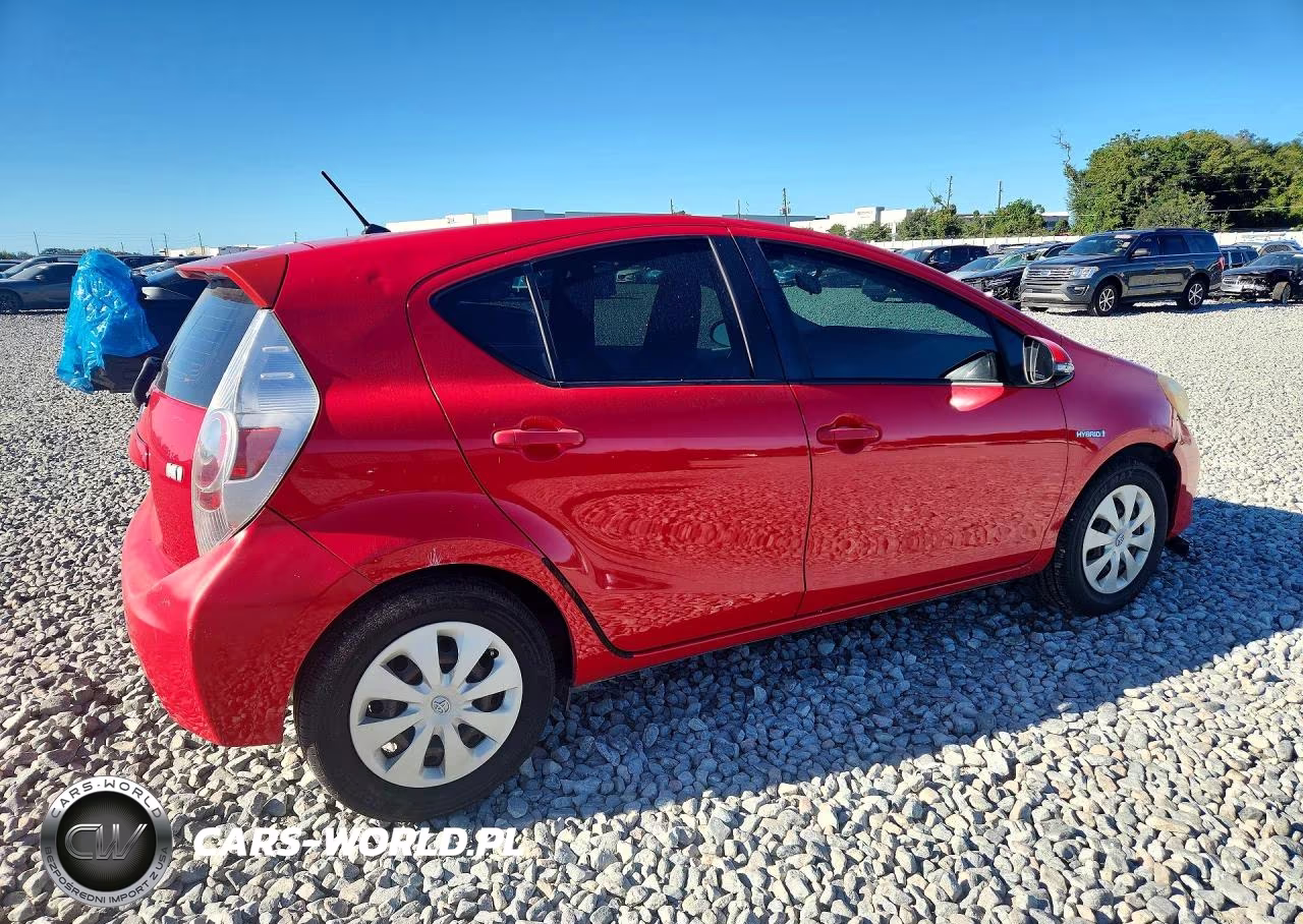 2014 Toyota Prius C One VIN:JTDKDTB38E1074810 - 3