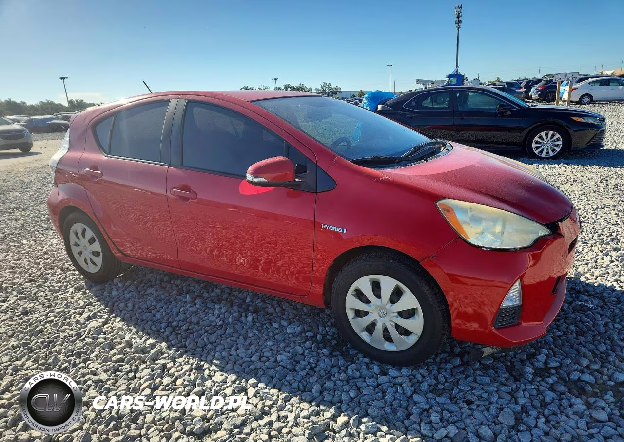 2014 Toyota Prius C One VIN:JTDKDTB38E1074810 - 4