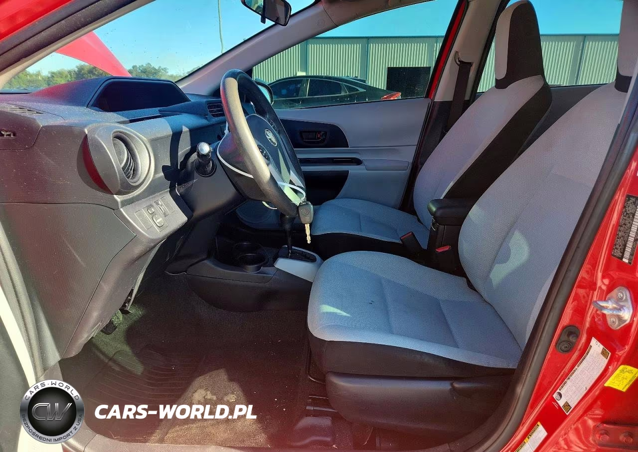 2014 Toyota Prius C One VIN:JTDKDTB38E1074810 - 7
