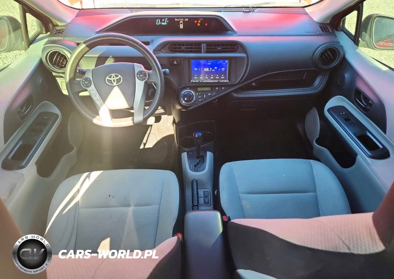 2014 Toyota Prius C One VIN:JTDKDTB38E1074810 - 8