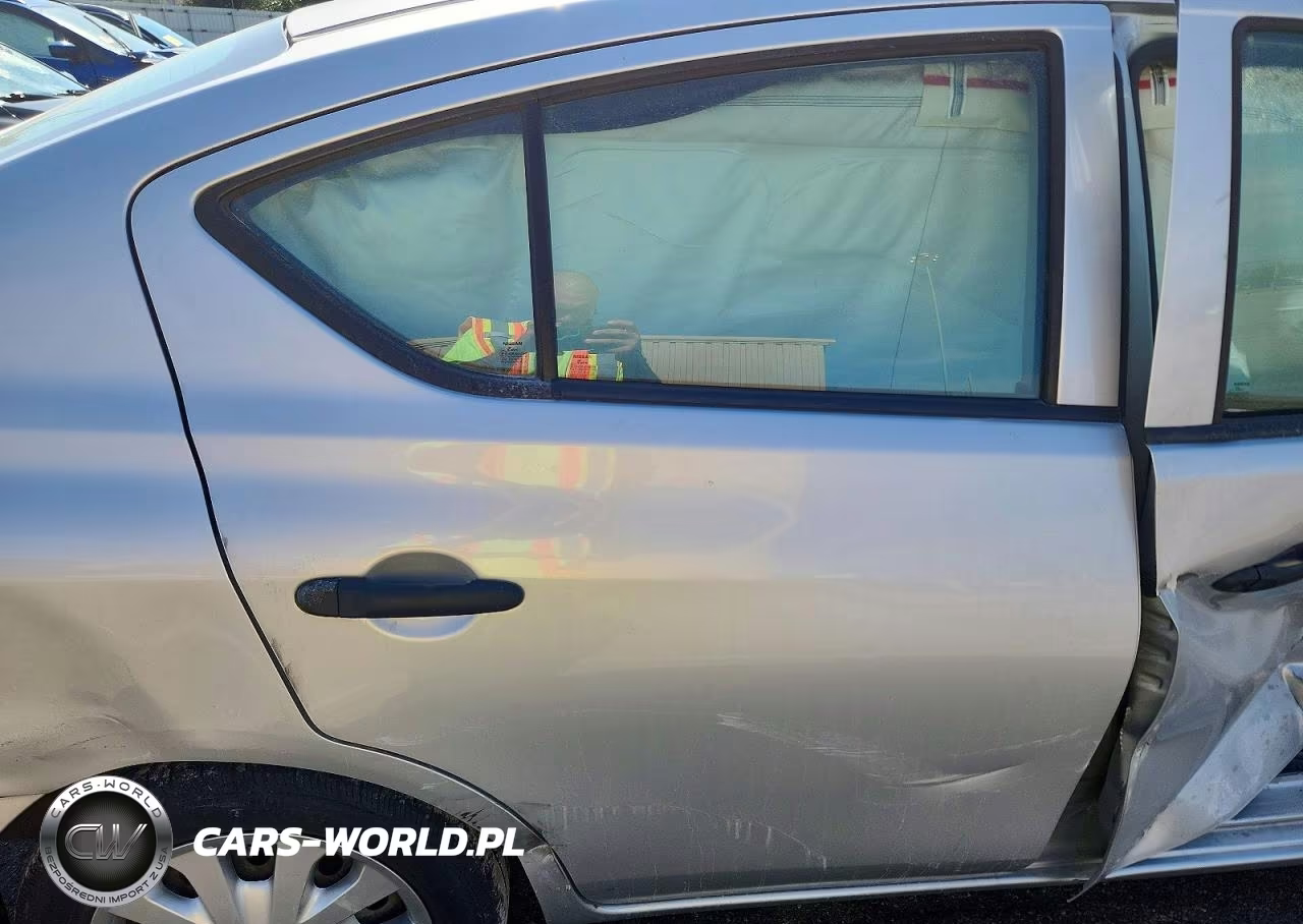2019 Nissan Versa S Plus VIN:3N1CN7AP8KL808107 - 10