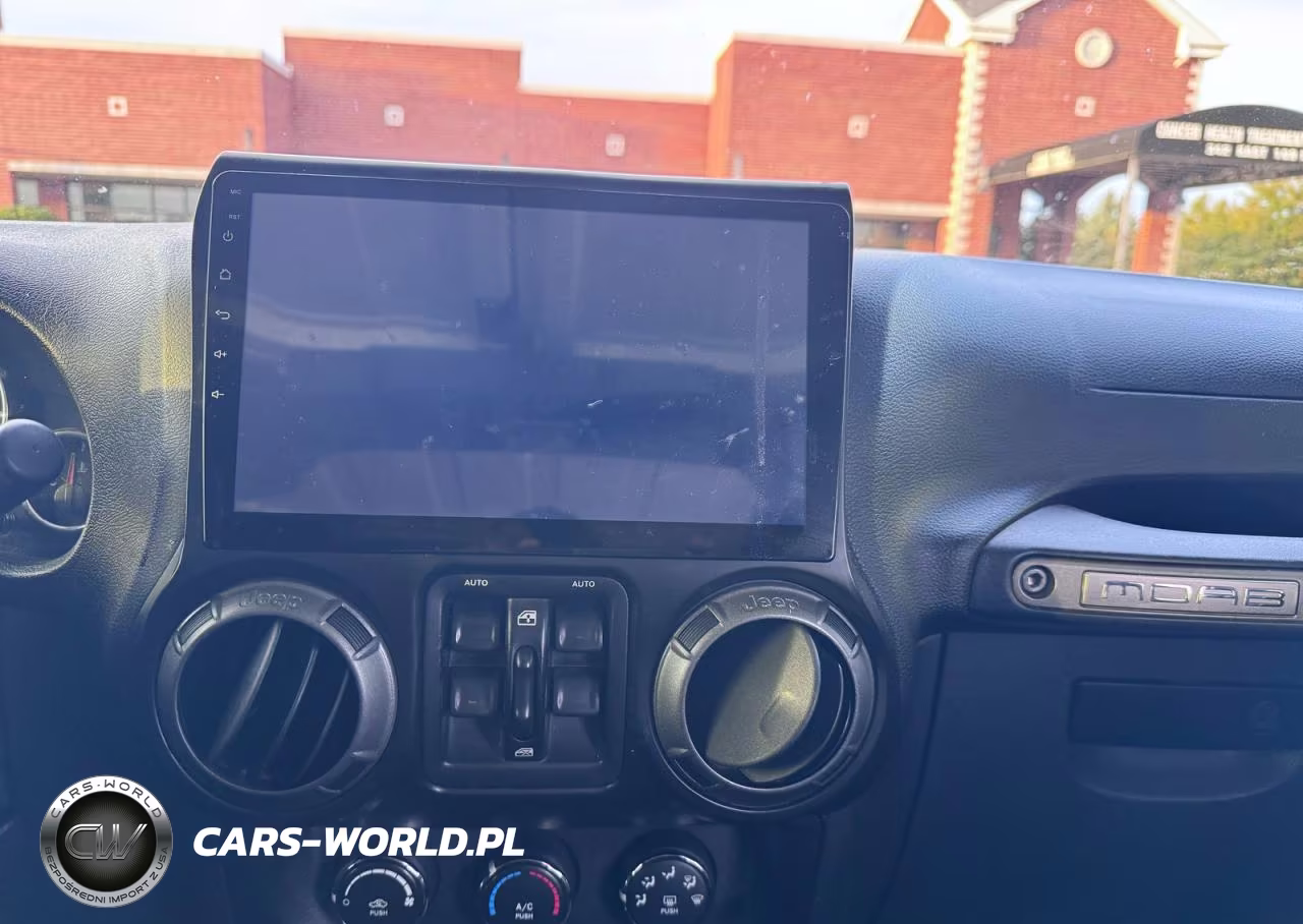 2014 Jeep Wrangler Unlimited Sport VIN:1C4BJWDG6EL105261 - 12