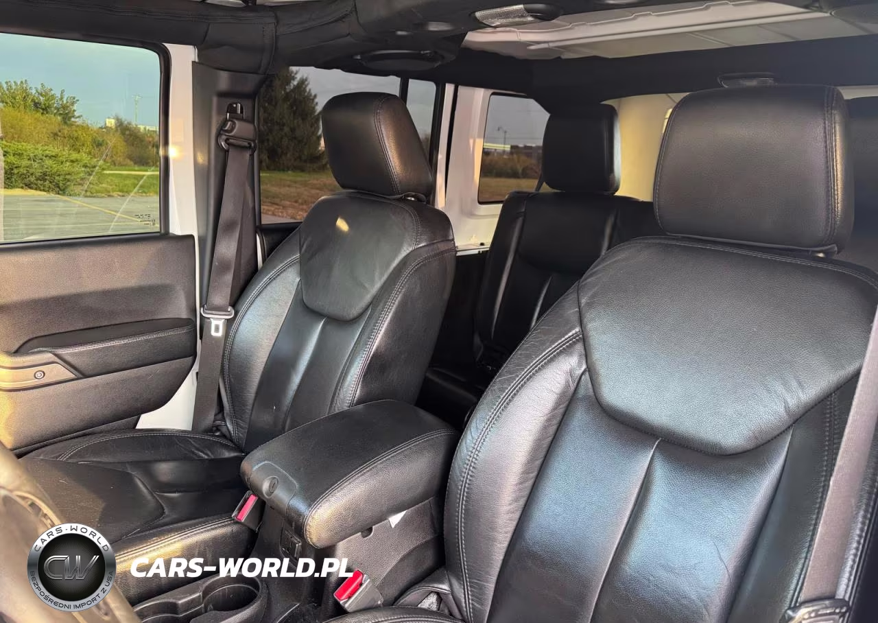2014 Jeep Wrangler Unlimited Sport VIN:1C4BJWDG6EL105261 - 13
