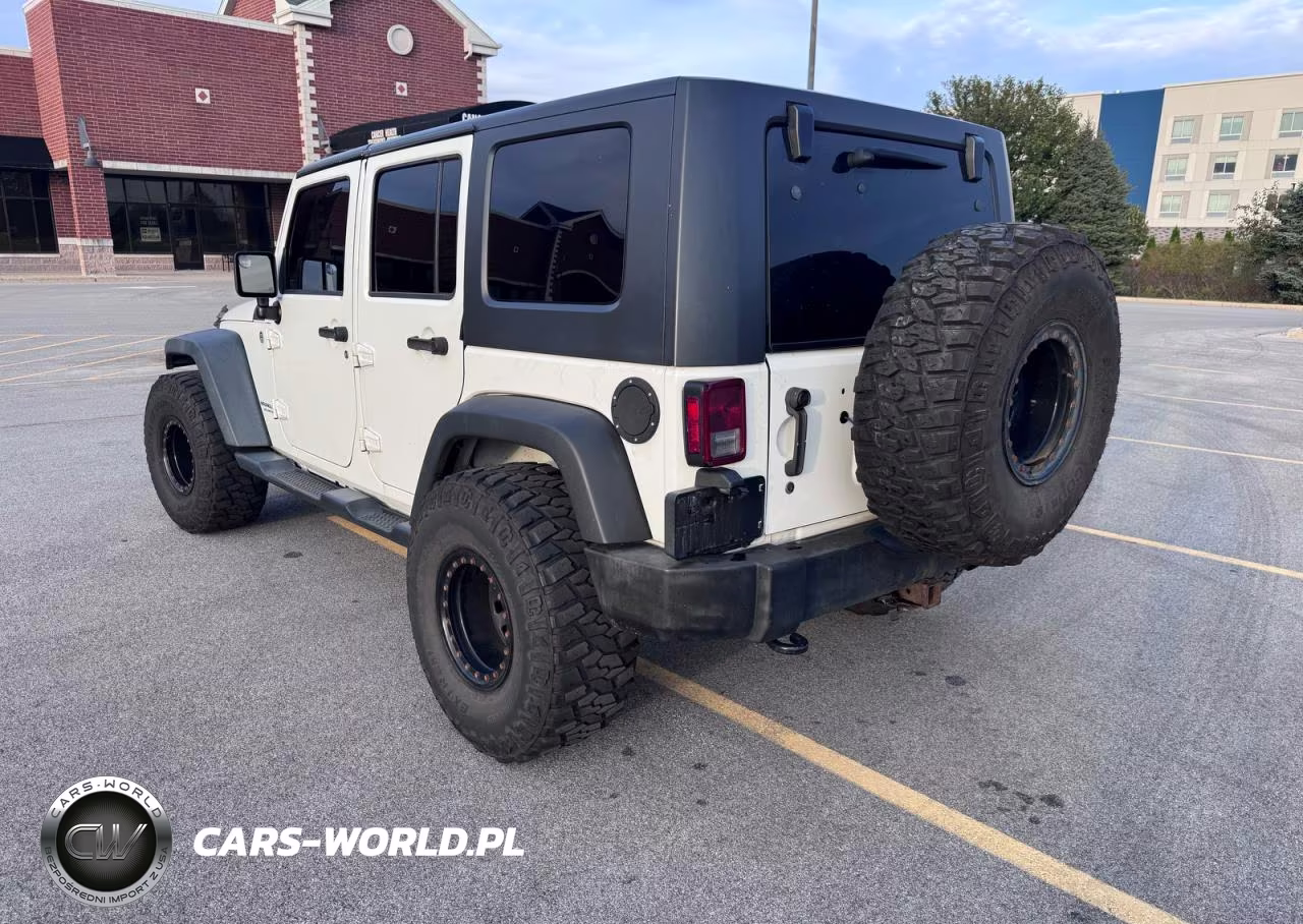 2014 Jeep Wrangler Unlimited Sport VIN:1C4BJWDG6EL105261 - 3