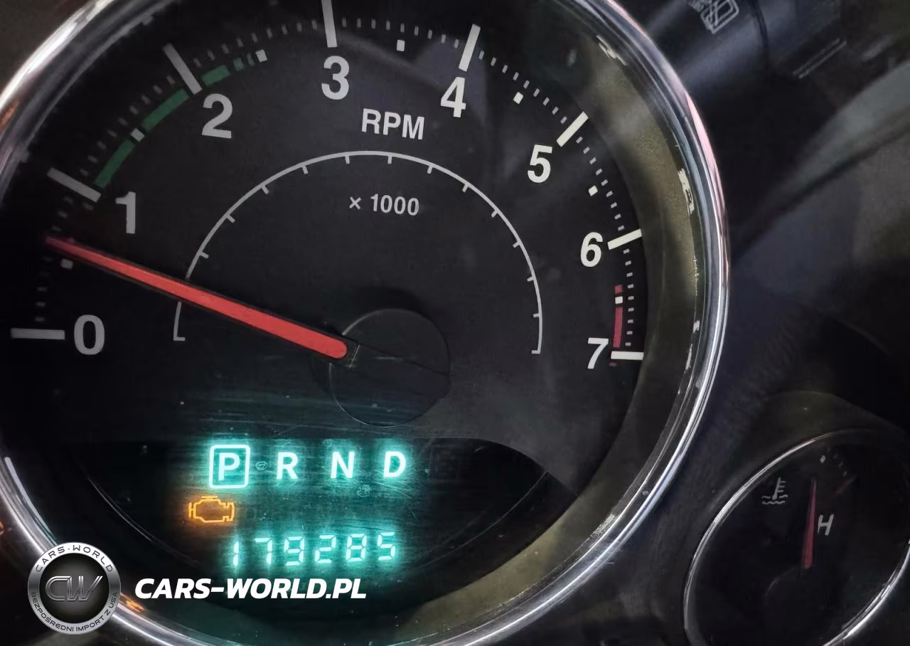 2014 Jeep Wrangler Unlimited Sport VIN:1C4BJWDG6EL105261 - 8